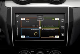 19_SWIFT_interior_Smartphone Linkage Display Audio.jpg